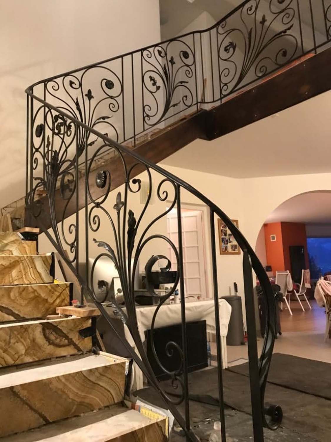 Photo d'une barrière d'escalier en ferronnerie d'art