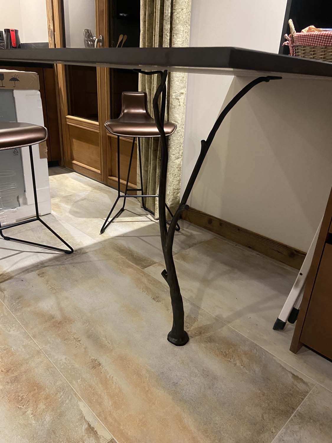 Photo d'une table en métal